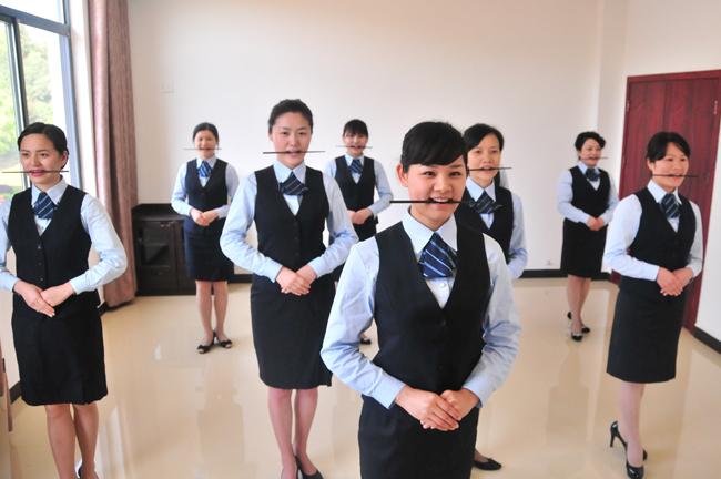 塑文明禮儀之形，鑄禮儀服務(wù)之魂——文明服務(wù)基本禮儀培訓(xùn)心得